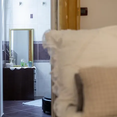 Camellia- Cozy Apartment Split