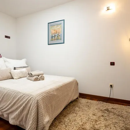 Camellia- Cozy Apartment Split