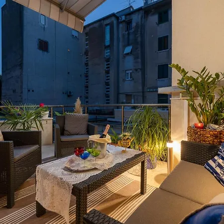 Camellia- Cozy Apartment