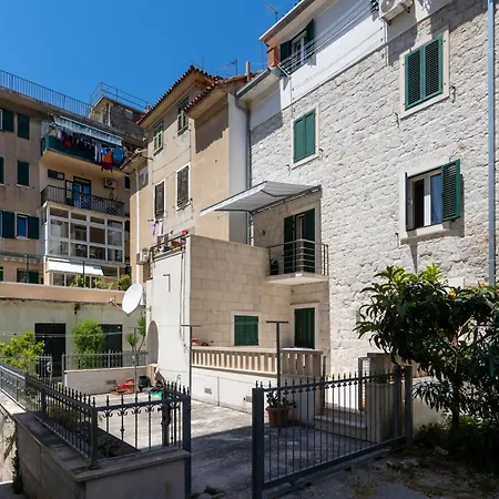 Camellia- Cozy Appartement