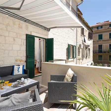 Апартаменты Camellia- Cozy *