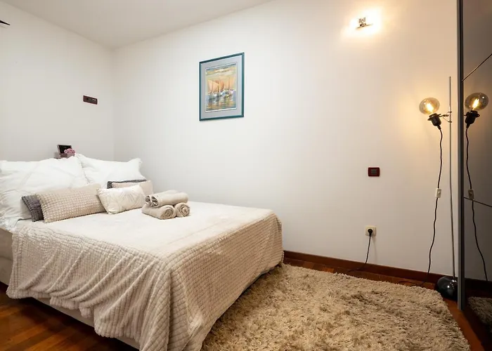 Camellia- Cozy Apartment Split