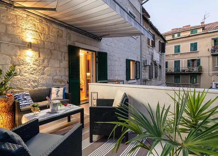 Camellia- Cozy * Split