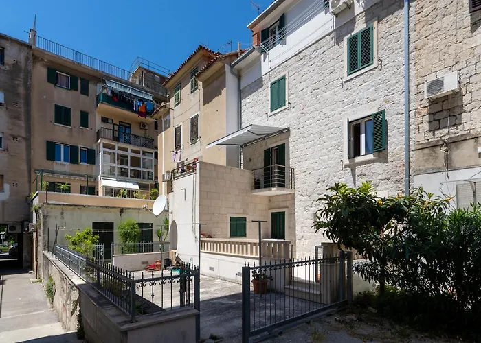 Camellia- Cozy Apartment